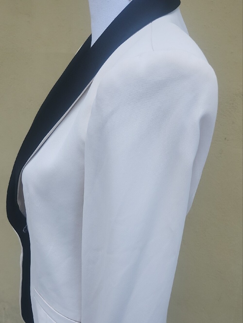 Zara Cream Blazer with Black  Shawl Collar - Picture 5 of 9